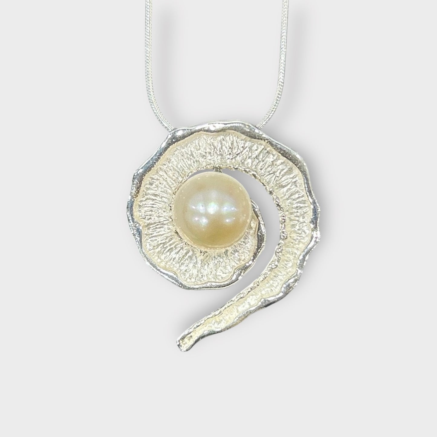 Pendant / Shell and Pearl / 925 Sterling Silver