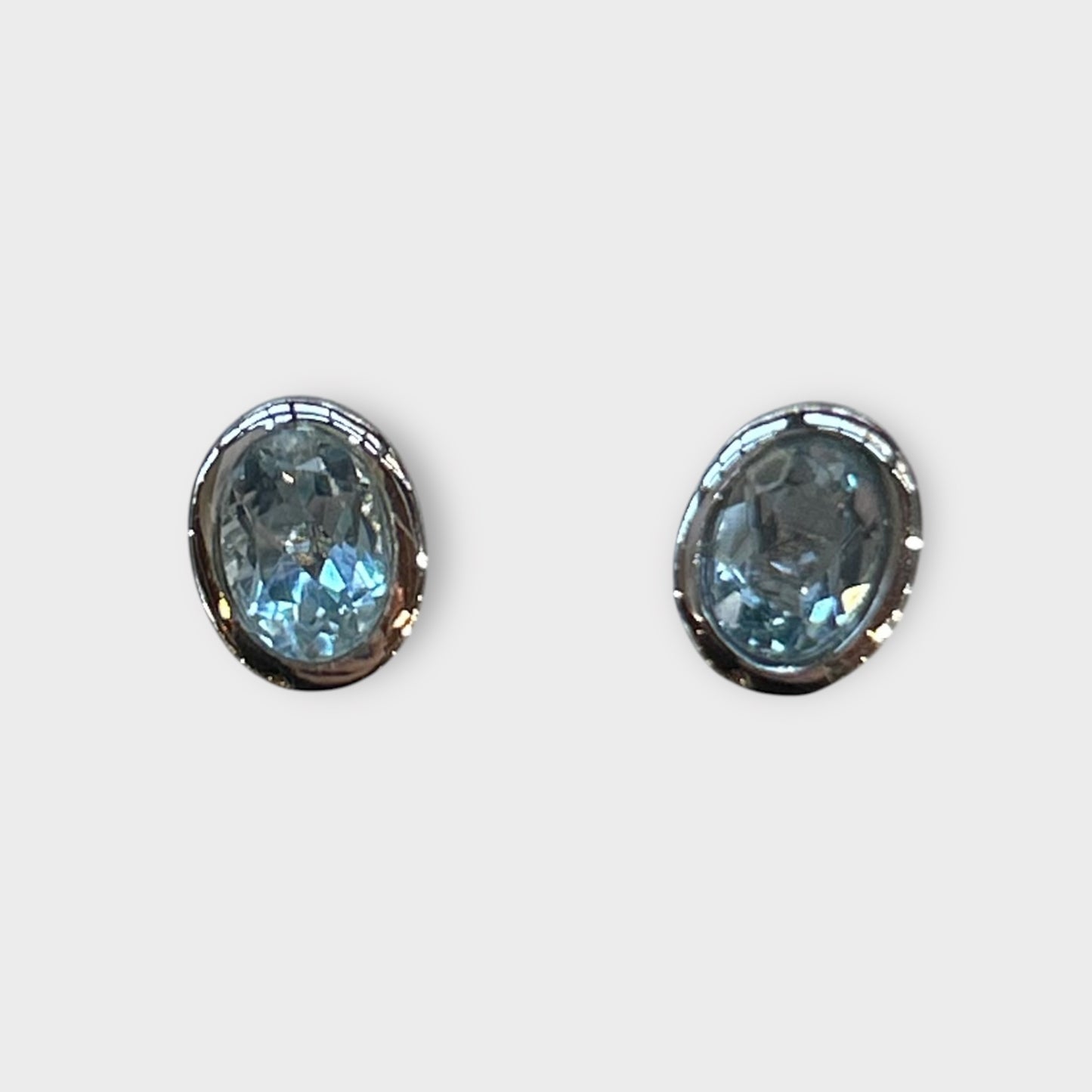 Earrings / Studs / Oval / Zirconia / 925 Sterling Silver