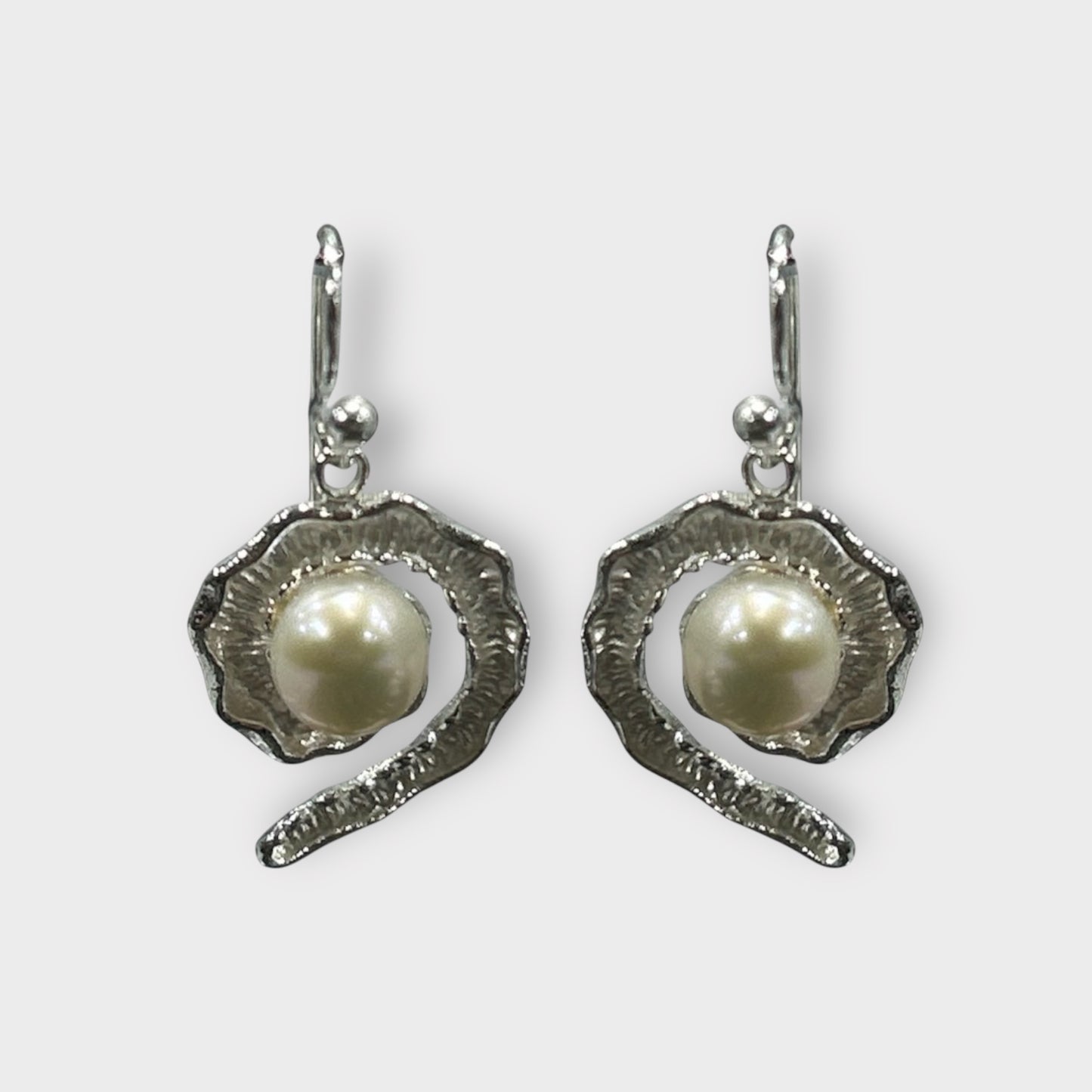 Earrings / Shell and Pearl / 925 Sterling Silver