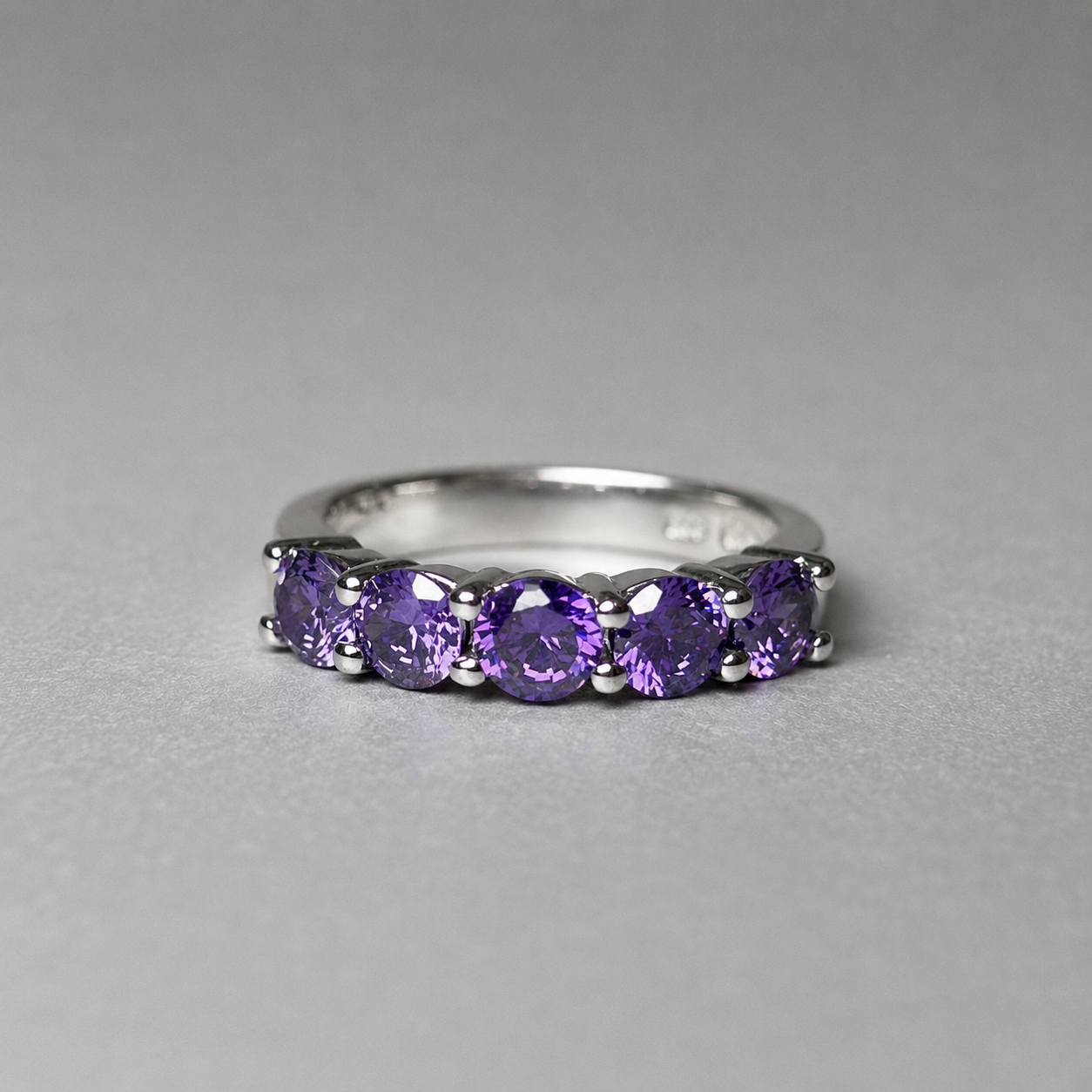 Ring aus 925 Silber mit Amethysten