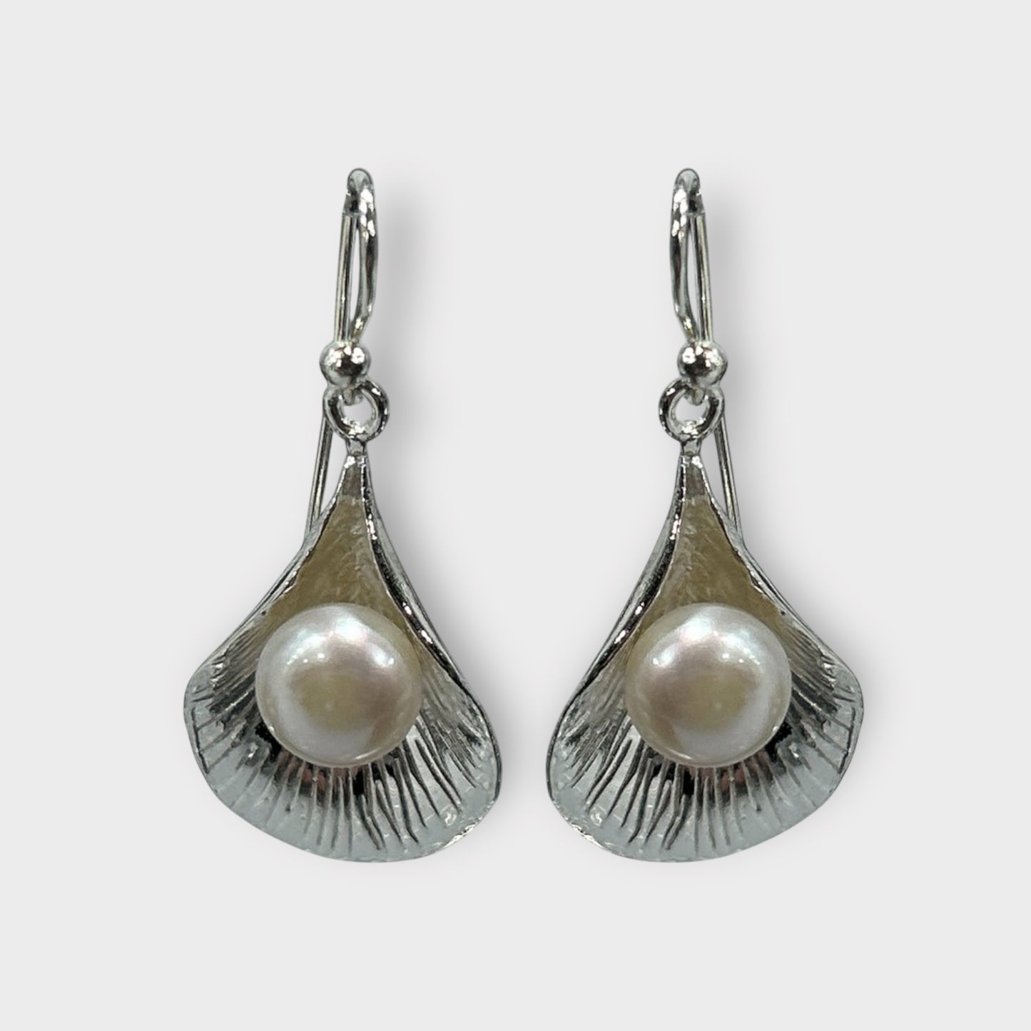 Earrings / Shell and Pearl / 925 Sterling Silver
