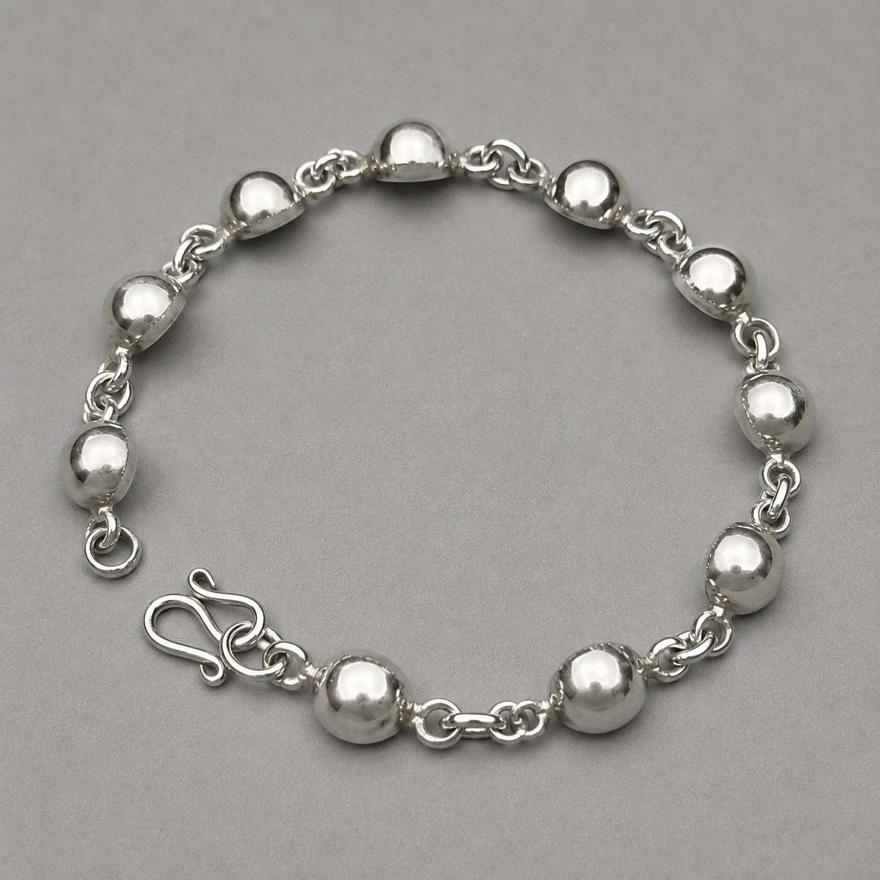 Armband mit Halbkugel-Elementen aus 925 Silber