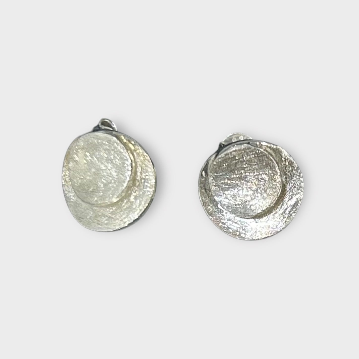 Earrings / Studs / Oval / 925 Sterling Silver