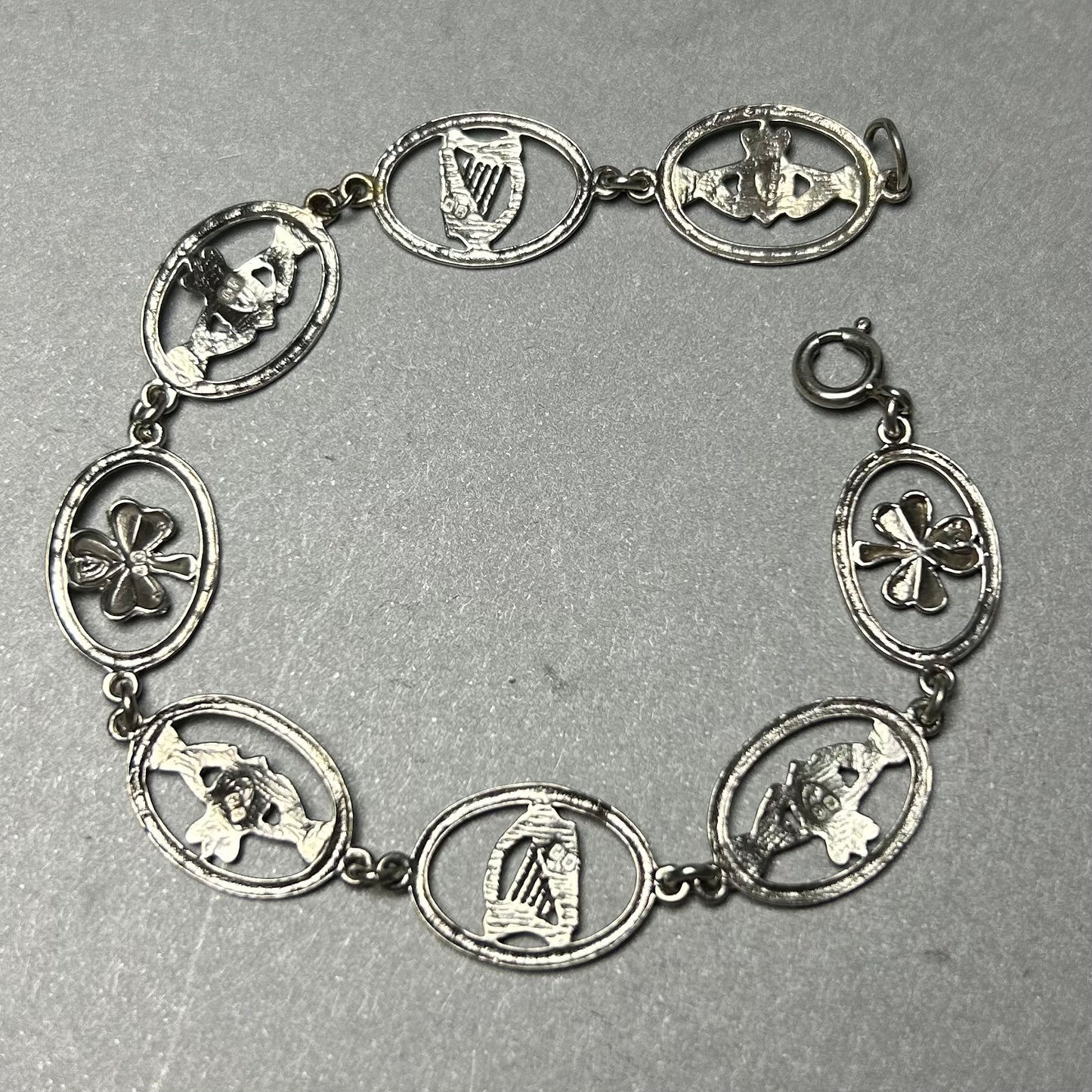 Armband aus 800 Silber mit irischen Glückssymbolen