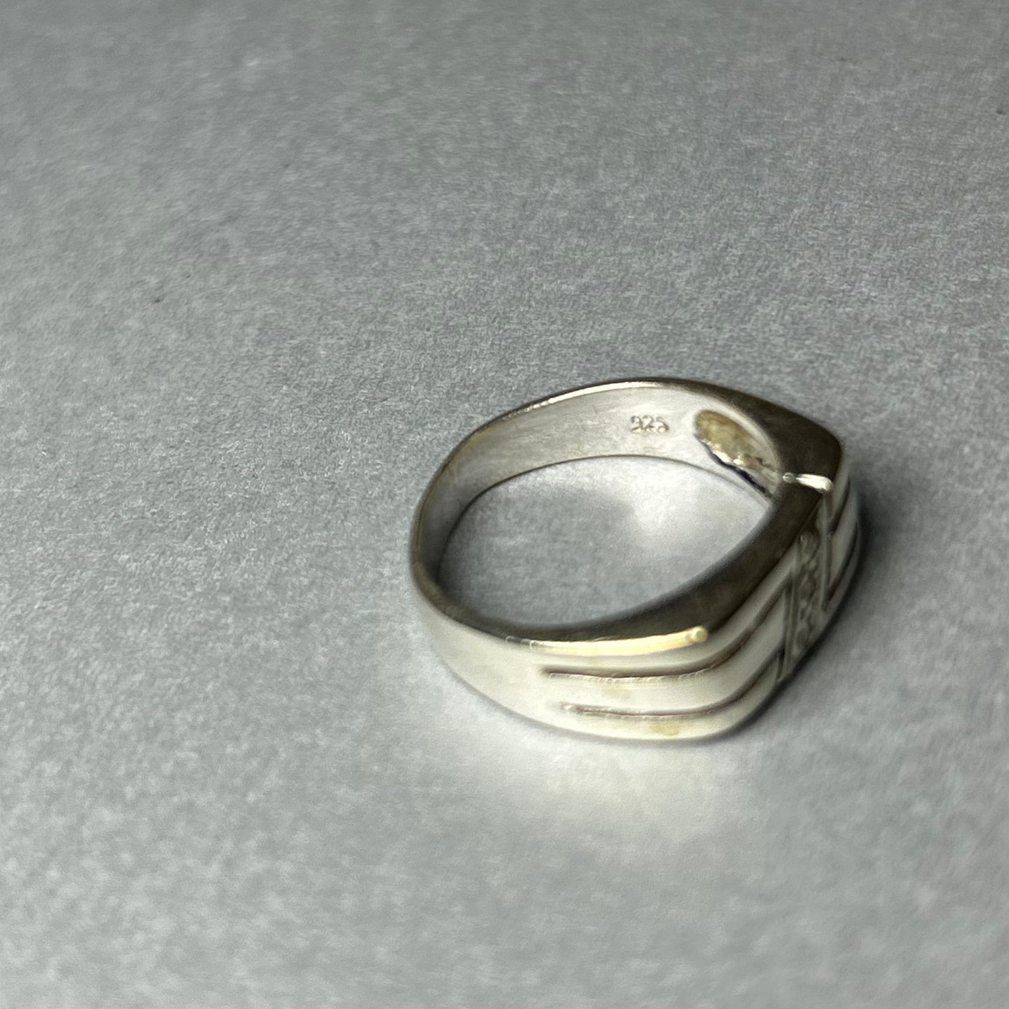 Ring aus 925 Silber mit Zirkonia