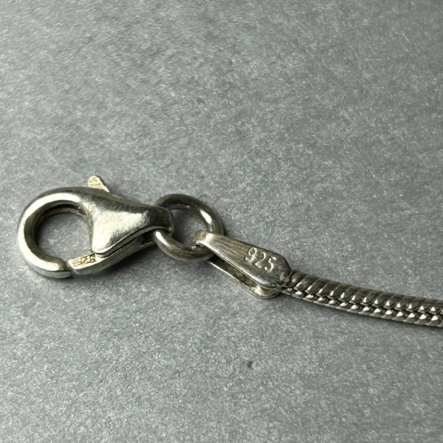Halskette aus 925 Silber mit rosafarbenen Zirkonia