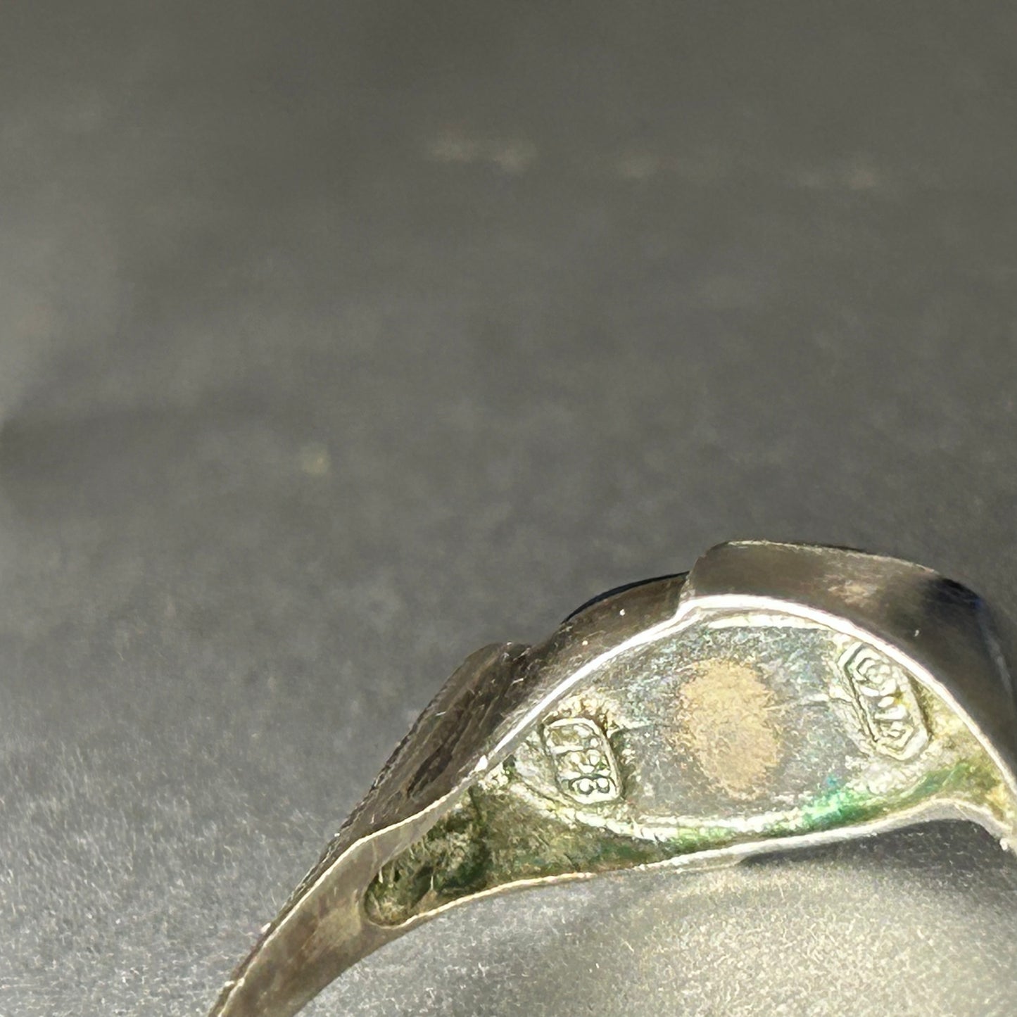 Ring aus 835 Silber mit blauem Achat