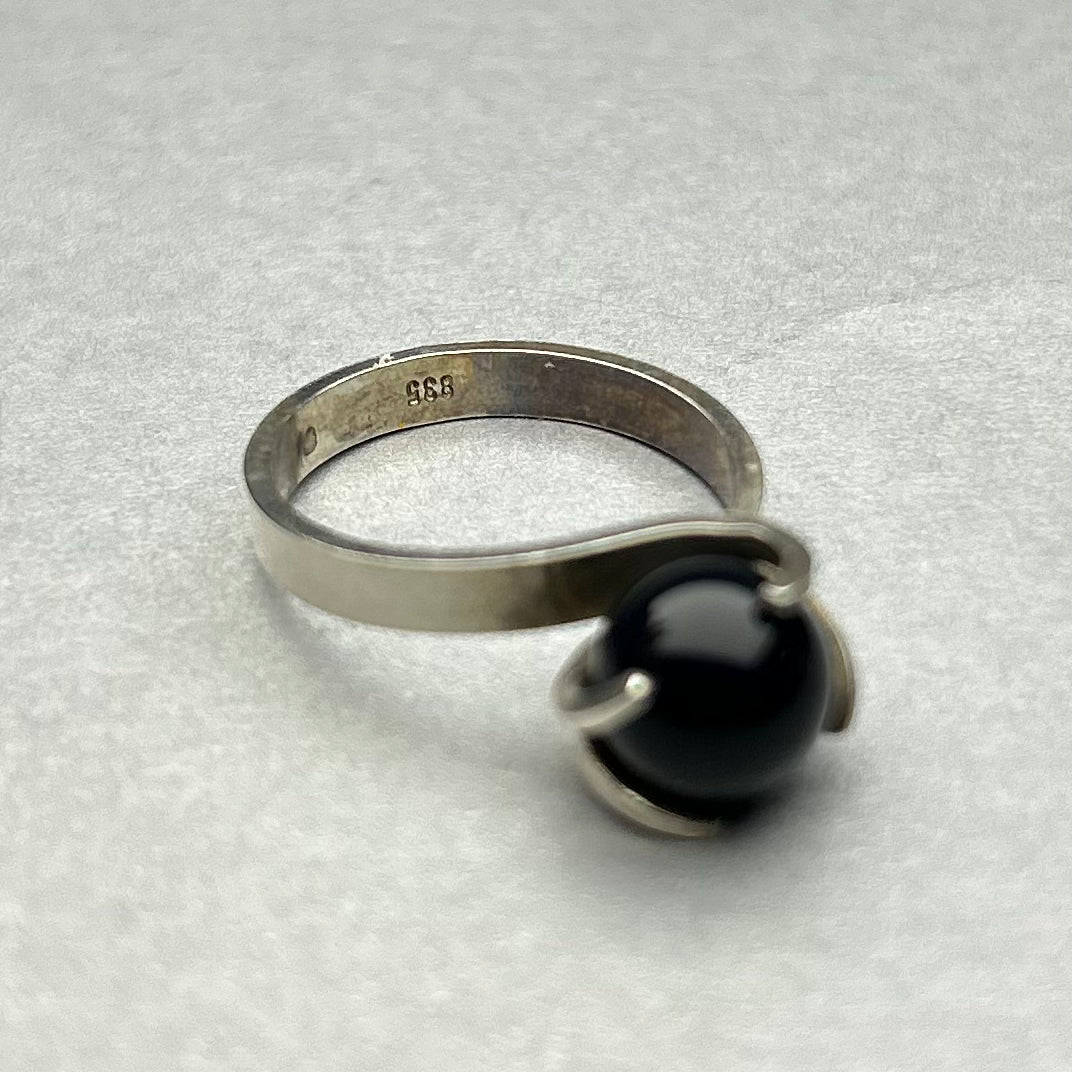 Ring aus 835 Silber mit Onyx