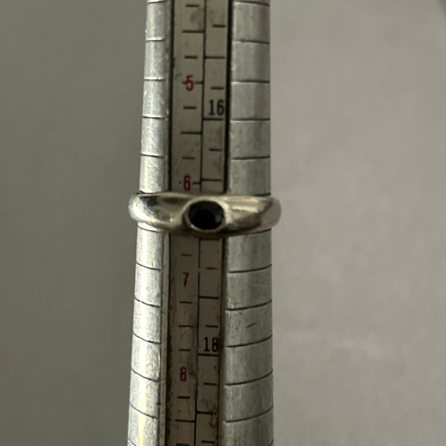 Ring aus 925 Silber mit Saphir
