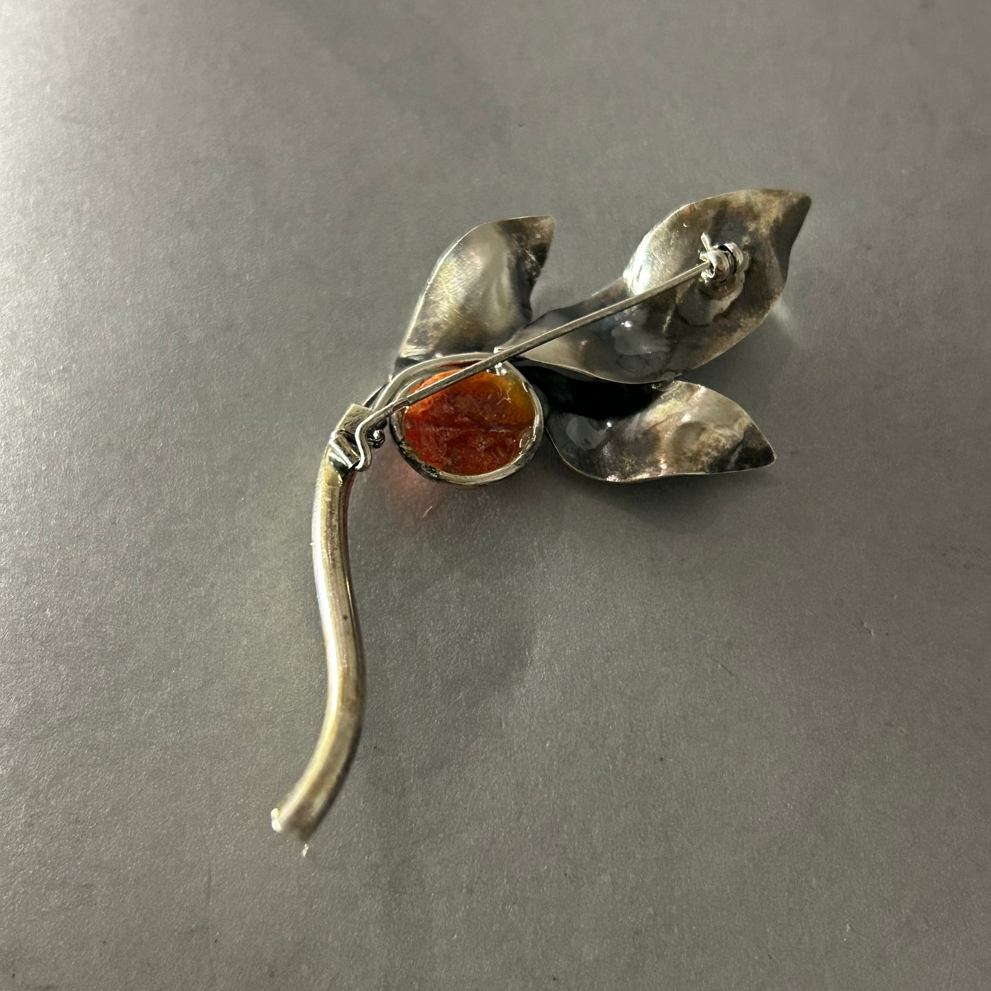 Brosche mit Karneol aus 835 Silber