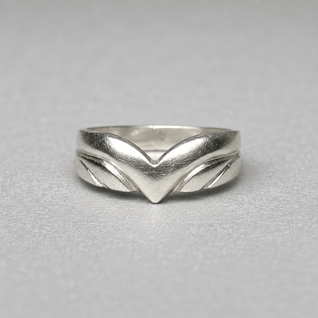 Ring aus 925 Silber Chevron-Design