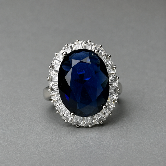 Ring aus 925 Silber mit  Saphir und Zirkonia