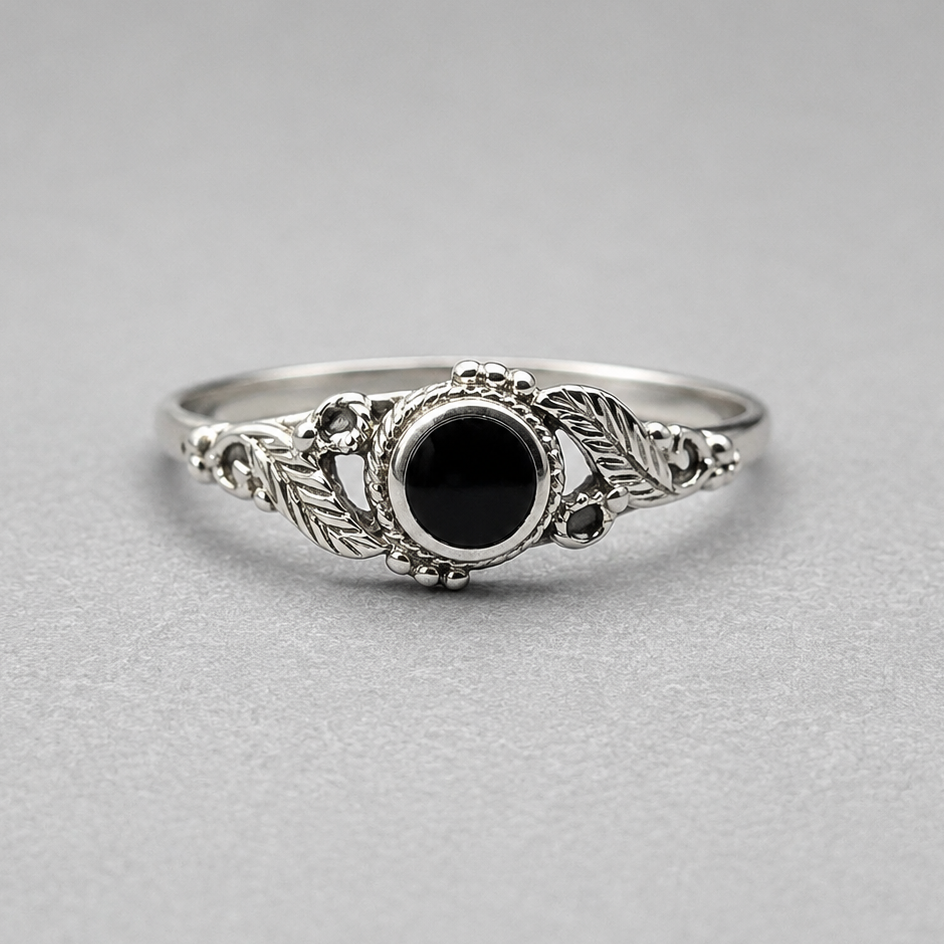 Onyx Ring aus 925 Silber mit floralem Design