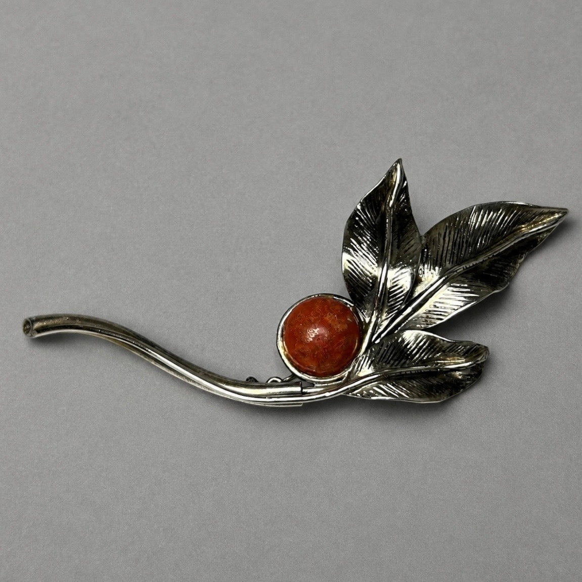 Brosche mit Karneol aus 835 Silber