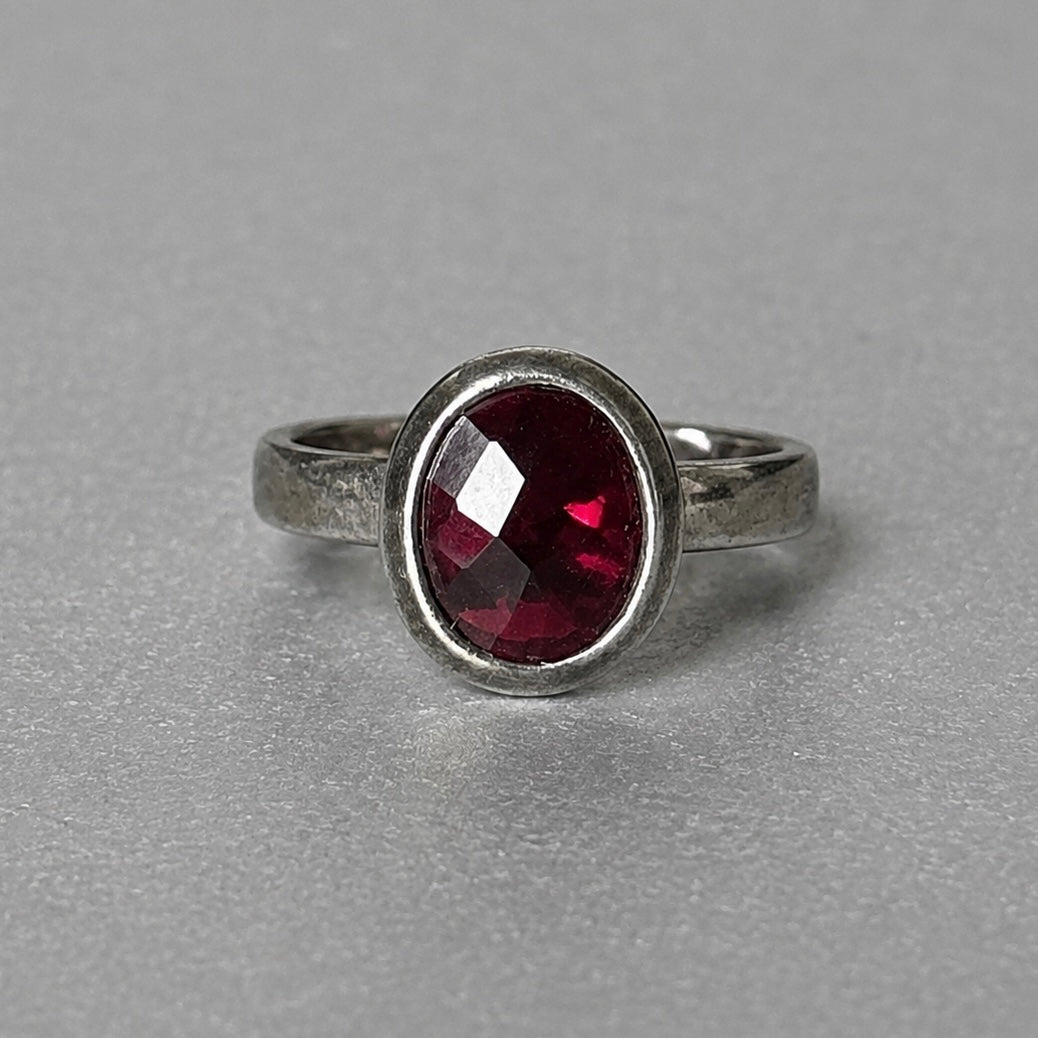 Ring aus 925 Silber mit Granat