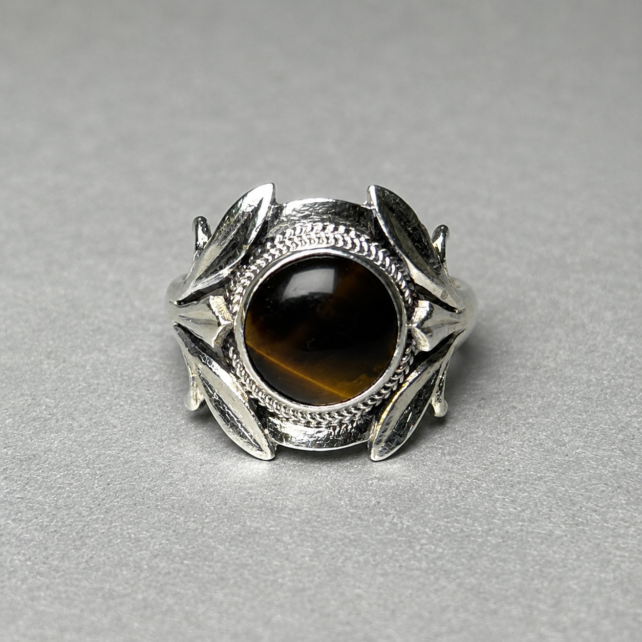 Ring aus 925 Silber mit Tigerauge