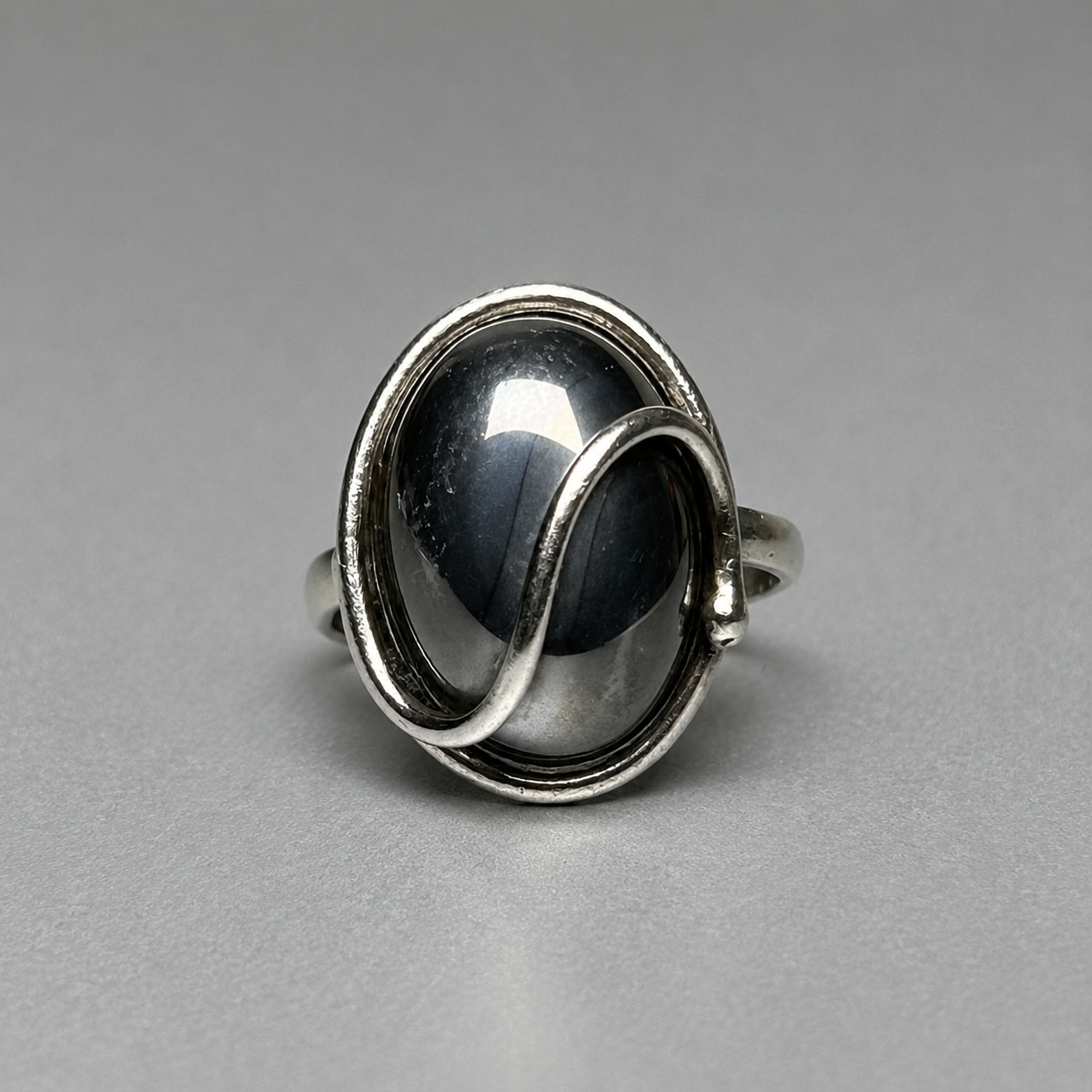 Ring aus 925 Silber mit natürlichem Hematit