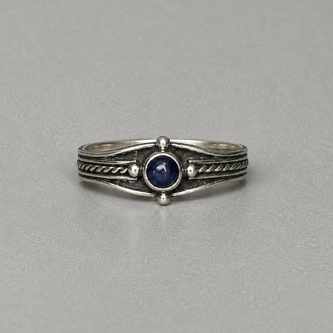 Ring aus 925 Silber mit Lapislazuli