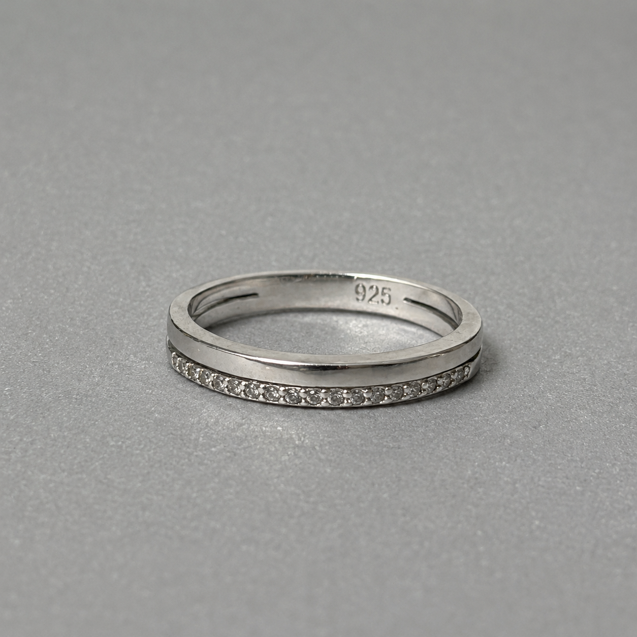 Ring aus 925 Silber mit Zirkonia