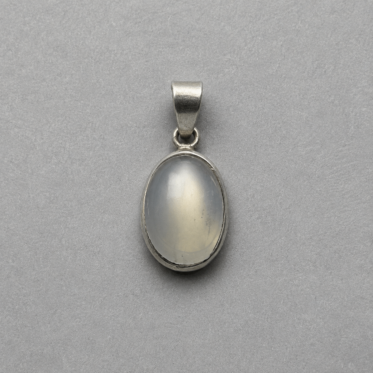 Anhänger aus 925 Silber mit natürlichem weißen Mondstein