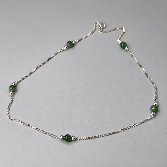 Halskette aus 835 Silber mit Jade