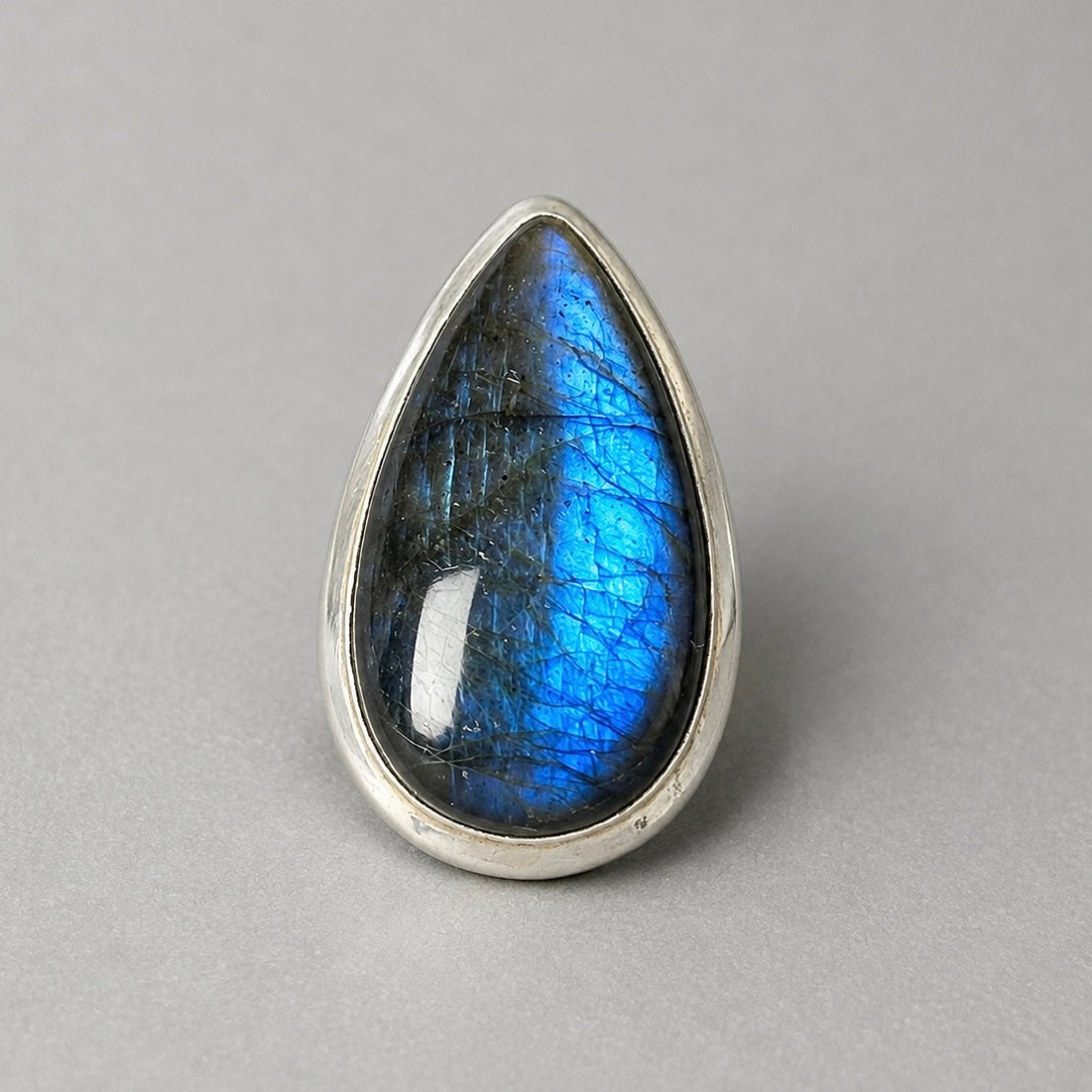 Ring aus 925 Silber mit Labradorit