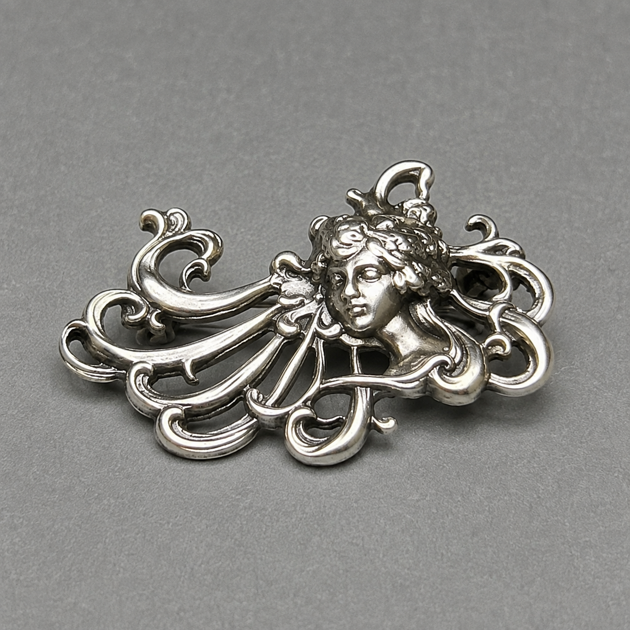 Jugendstil-Brosche aus 800 Silber