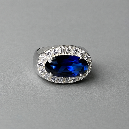 Ring aus 925 Silber mit blauem Stein und Zirkonia