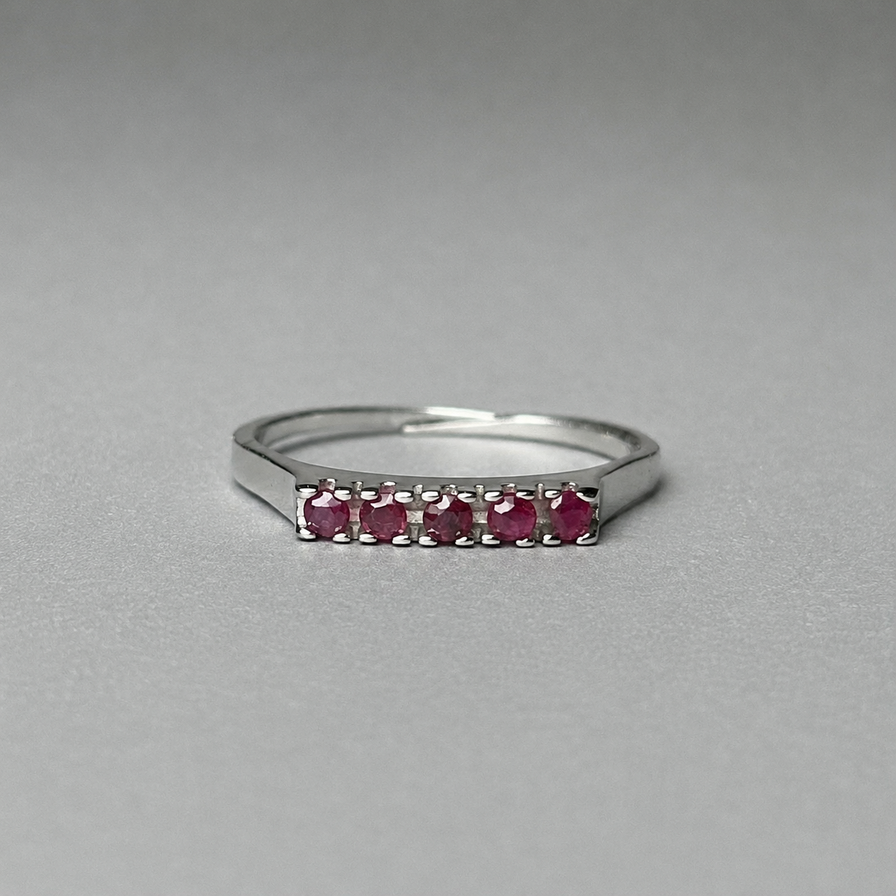 Ring aus 925 Silber mit Rubin