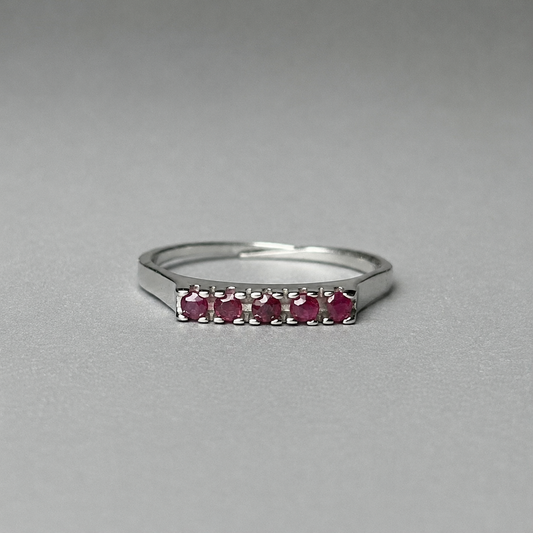 Ring aus 925 Silber mit Rubin