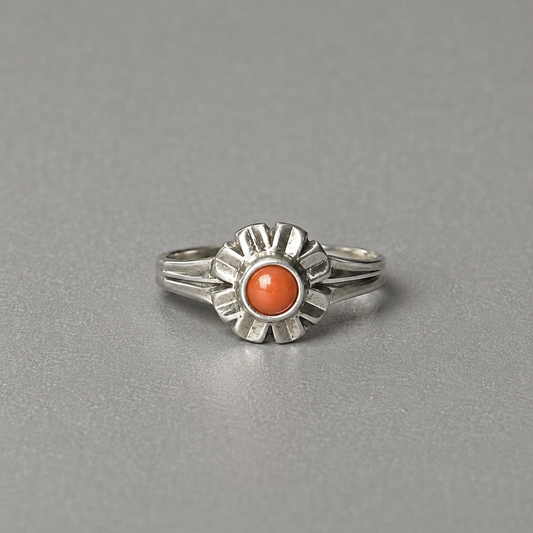 Ring aus 835 Silber mit Koralle
