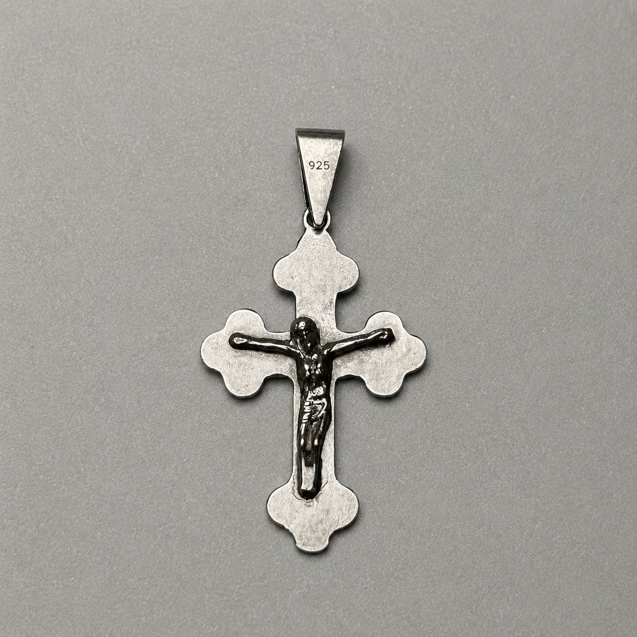 Kreuzanhänger aus 925 Silber mit Christus