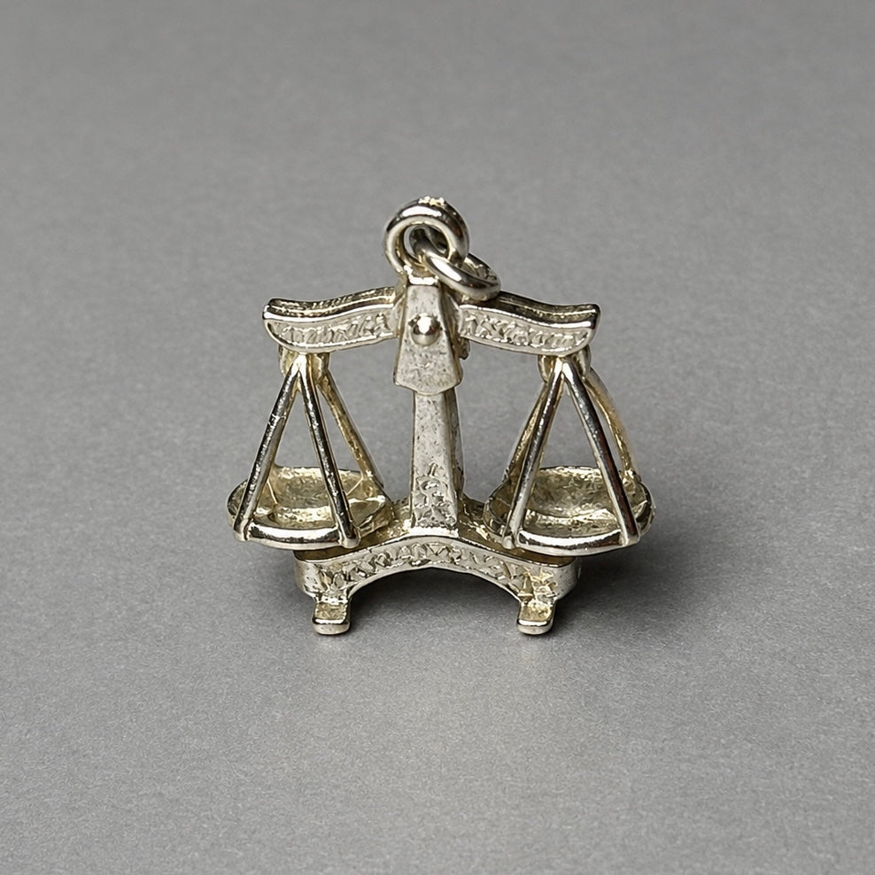 Anhänger Waage aus Silber – Sternzeichen Libra