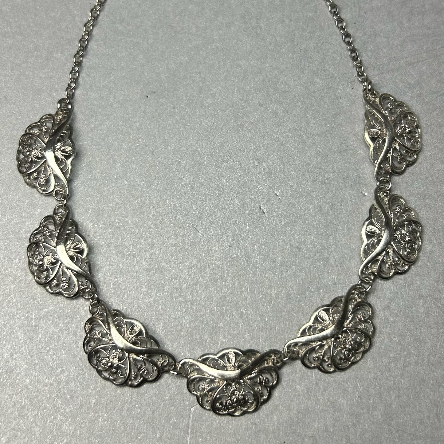 Florale filigrane Halskette aus 835 Silber