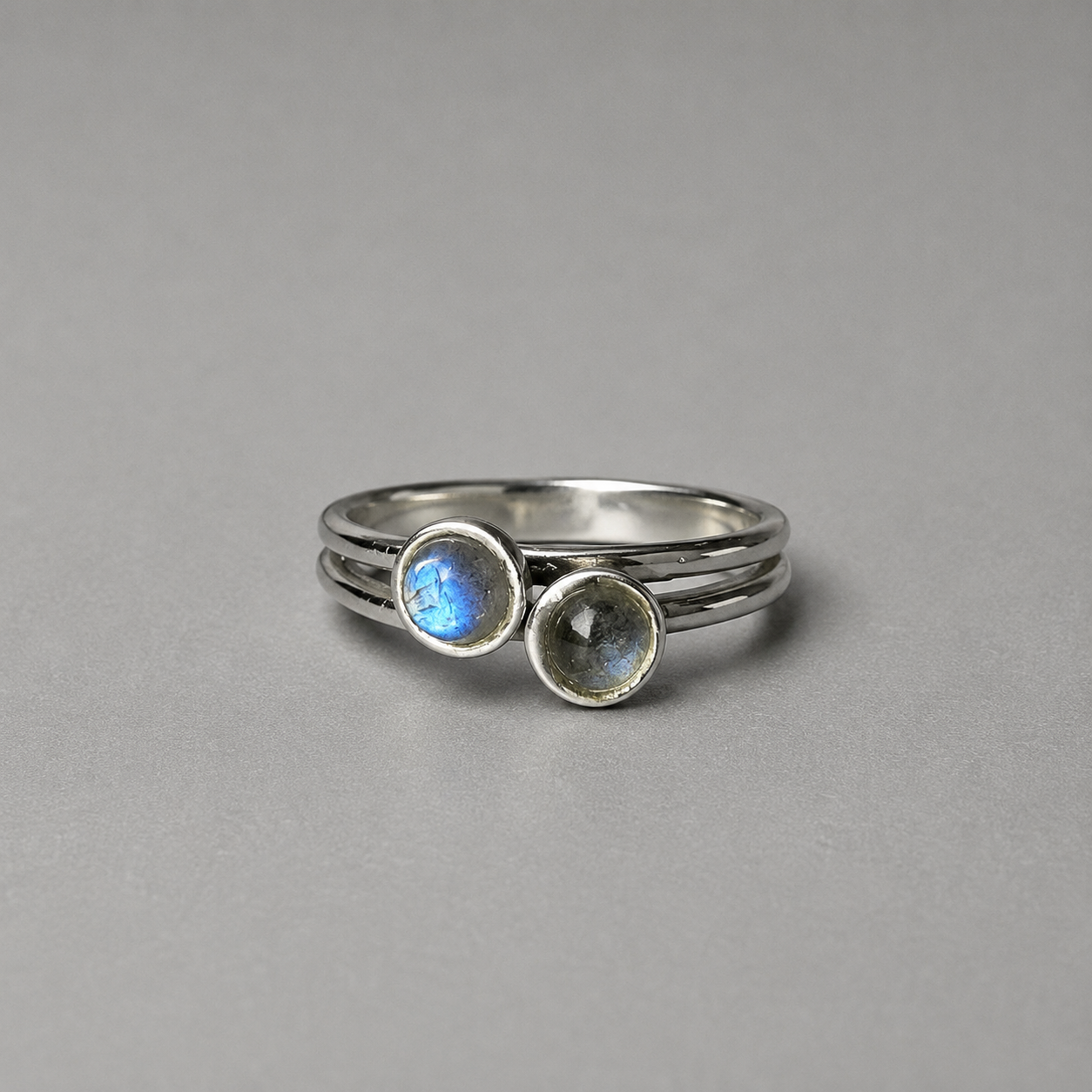 Ring aus 925 Silber mit Mondsteinen