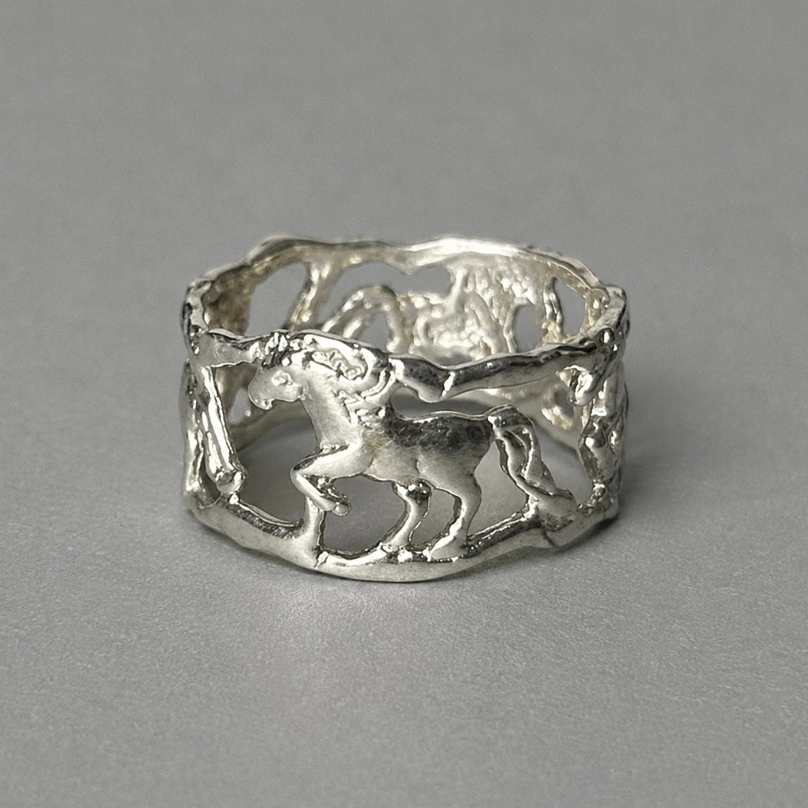 Ring mit Pferden aus 925 Sterling Silber
