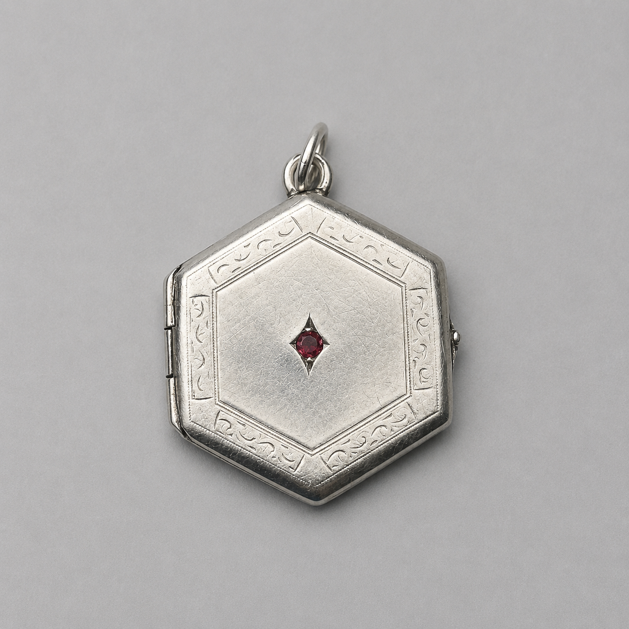 Antikes Foto-Medaillon aus 925 Silber mit natürlichem Rubin