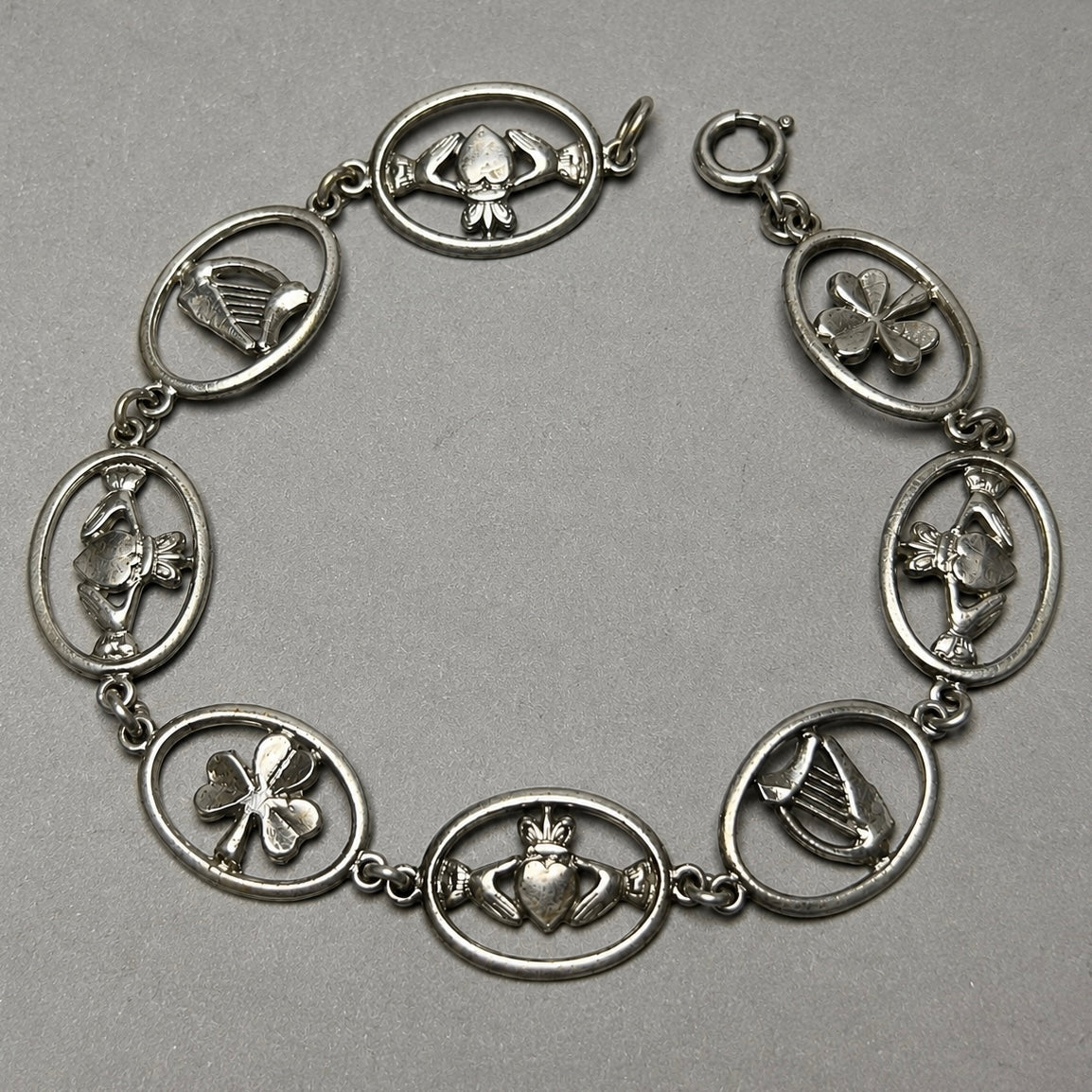 Armband aus 800 Silber mit irischen Glückssymbolen