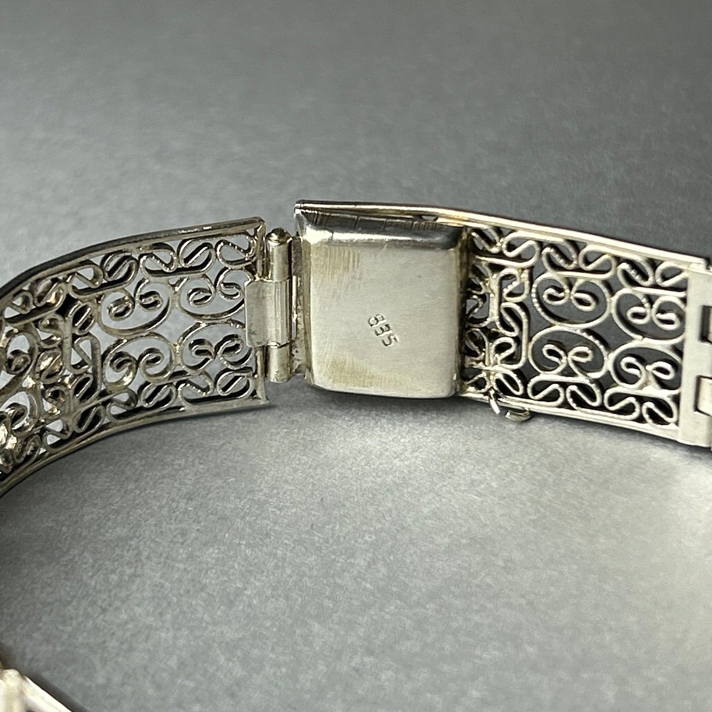 Filigranarmband aus 835 Silber