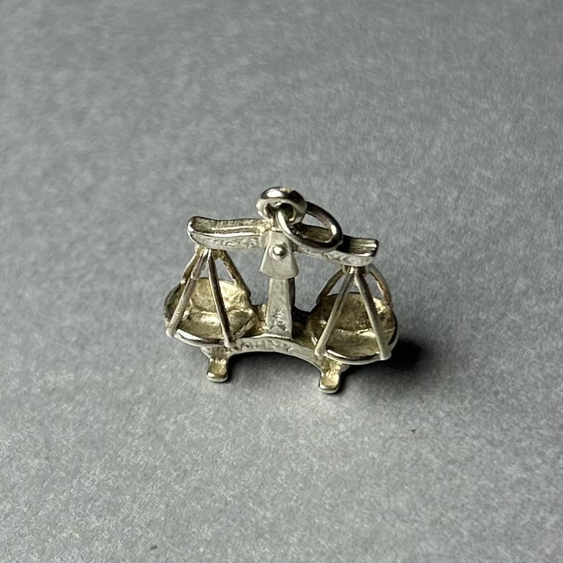 Anhänger Waage aus Silber – Sternzeichen Libra
