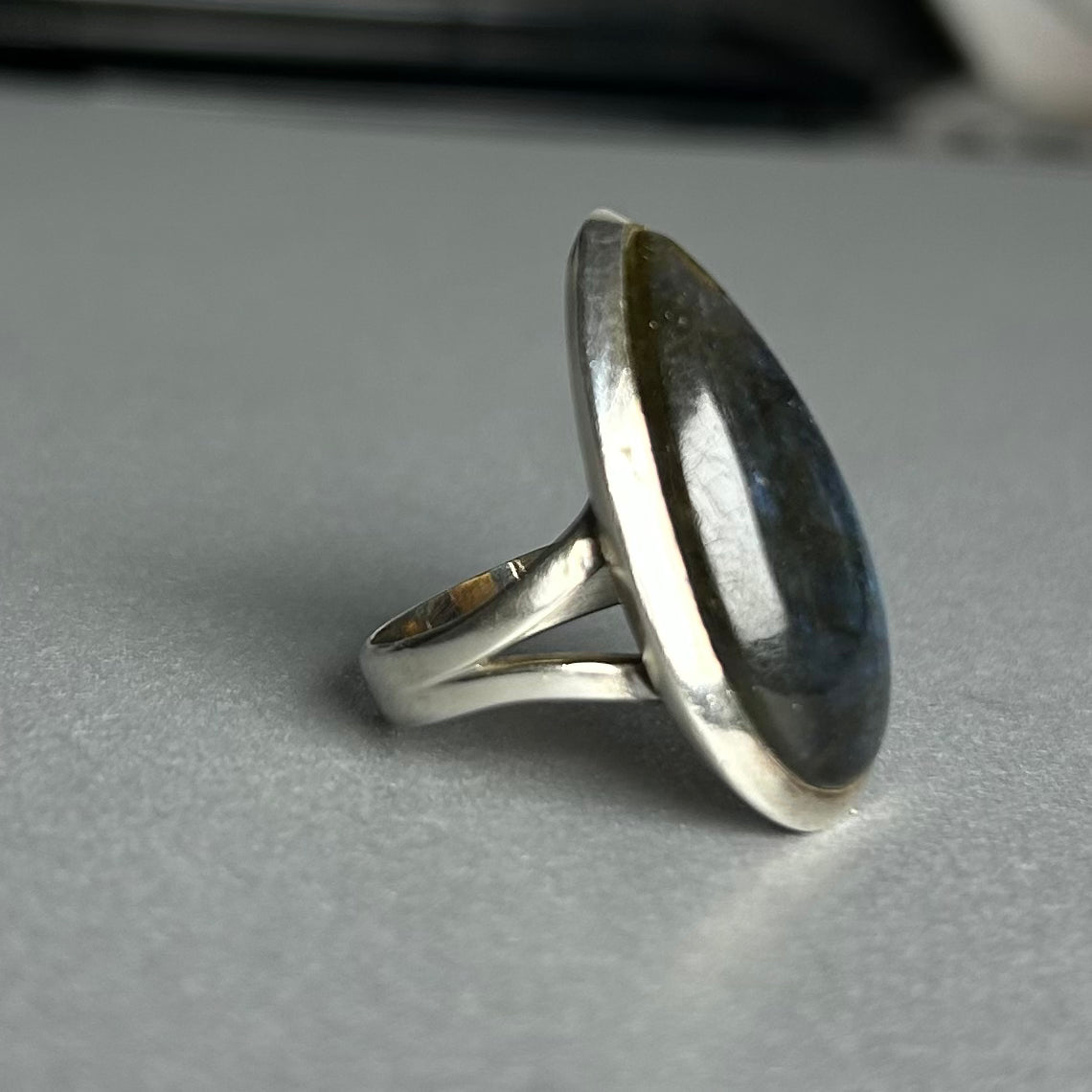 Ring aus 925 Silber mit Labradorit