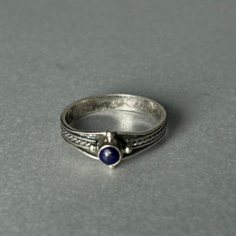 Ring aus 925 Silber mit Lapislazuli