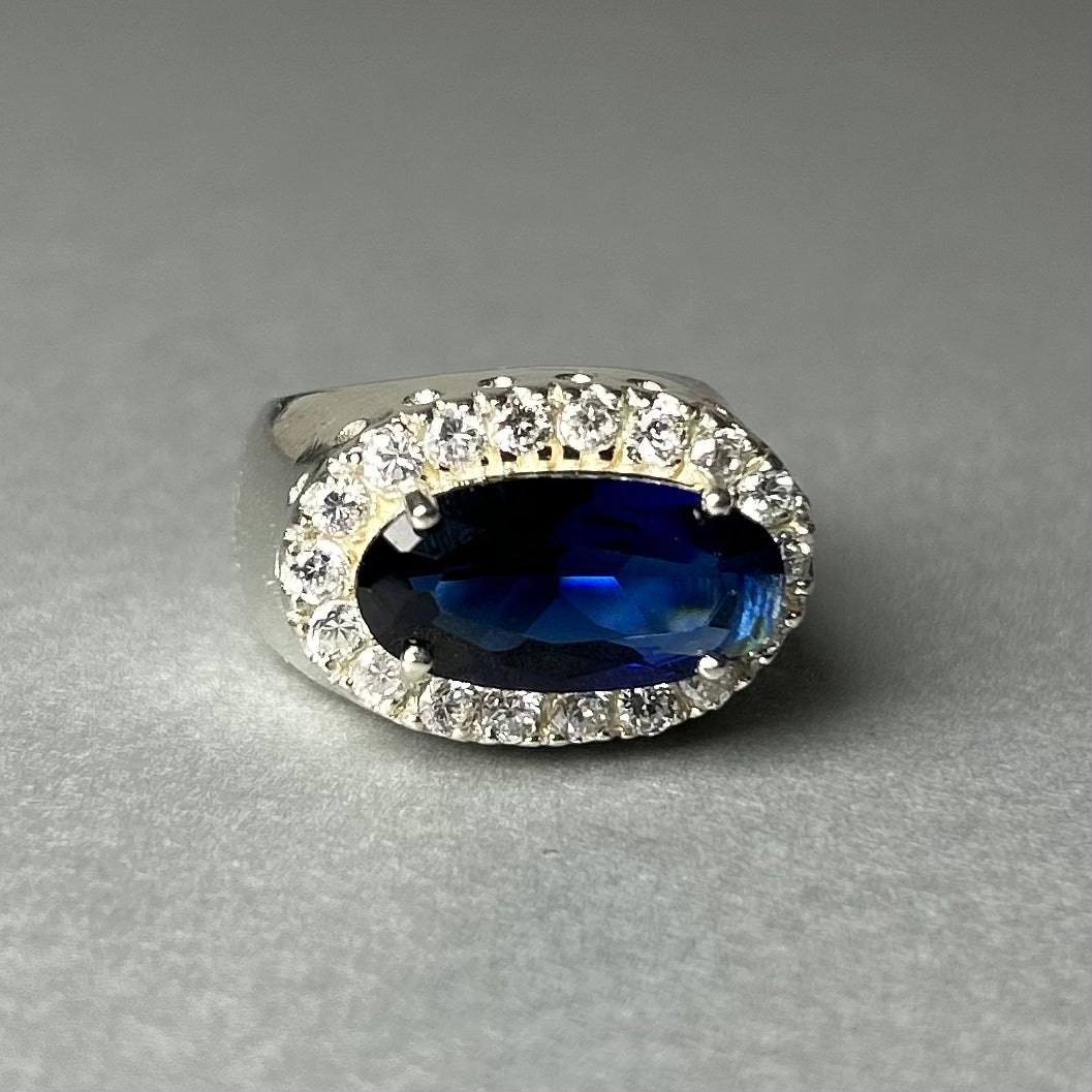 Ring aus 925 Silber mit blauem Stein und Zirkonia