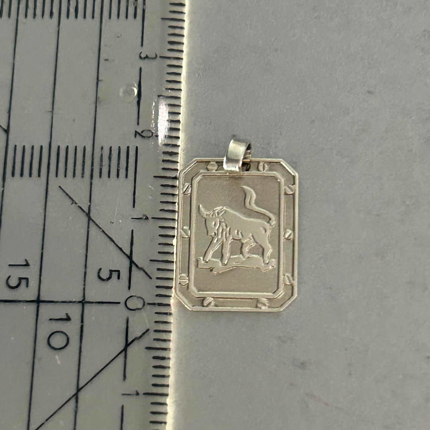 Sternzeichen-Anhänger Stier aus 835 Silber