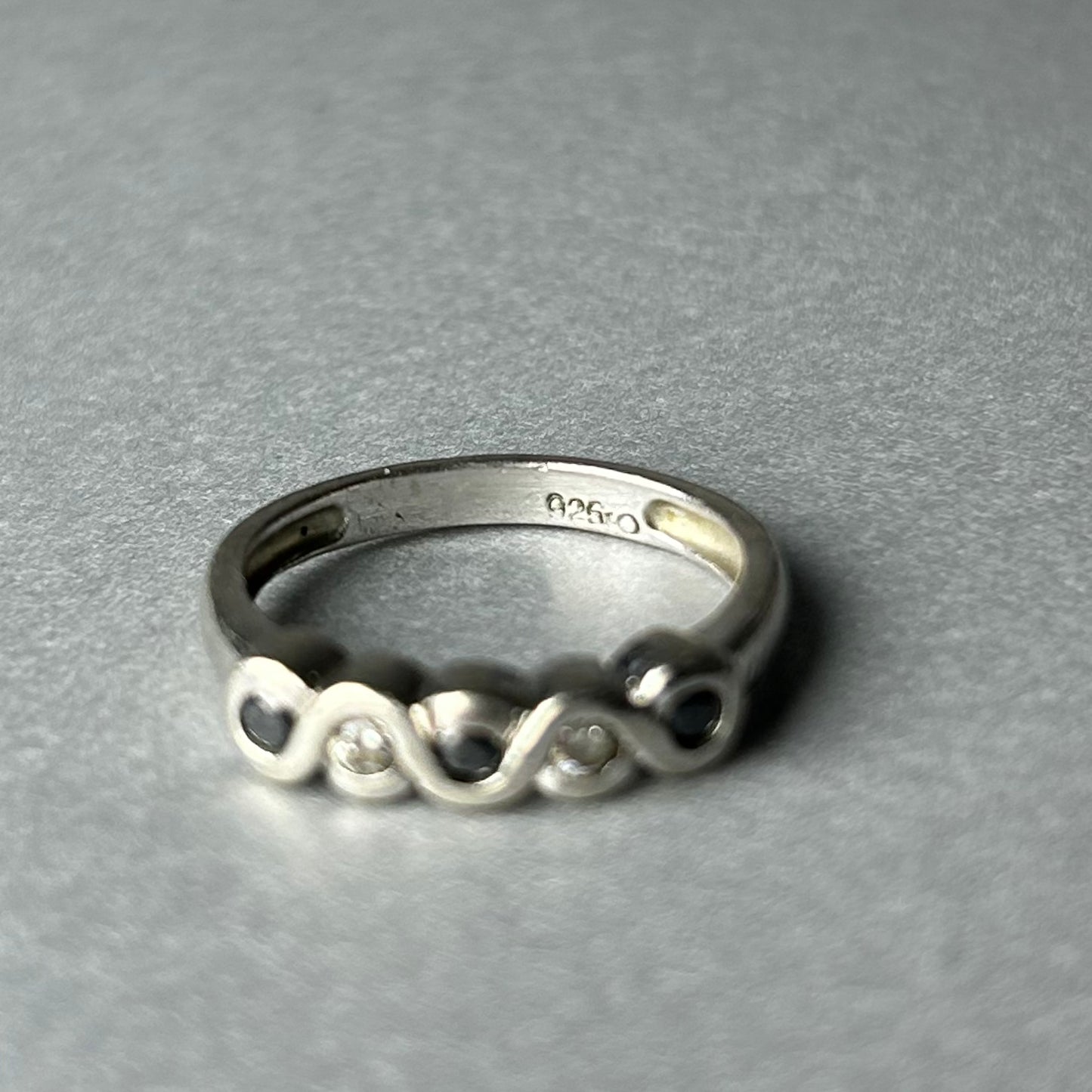 Ring aus 925 Silber mit Onyx Zirkonia