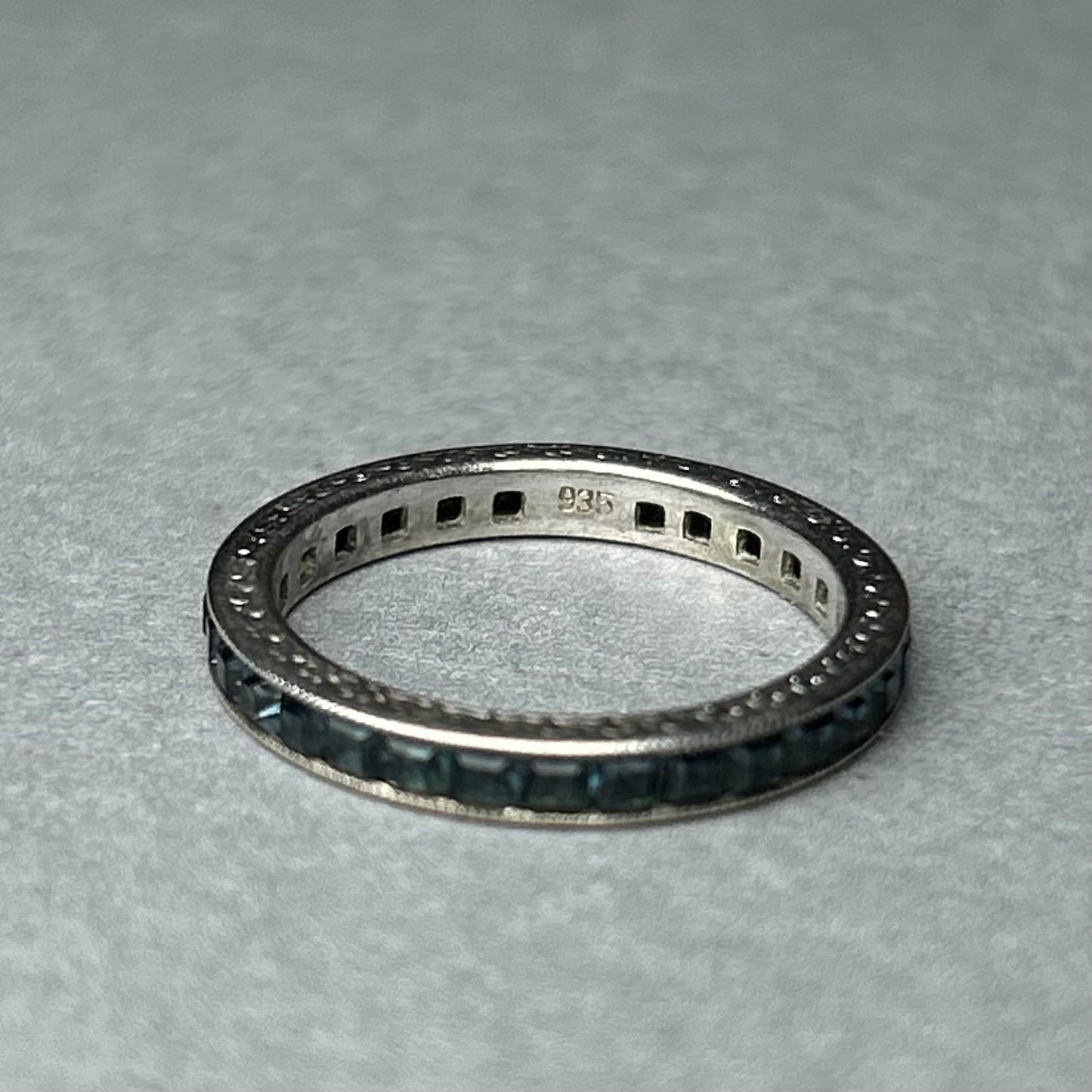 Ring aus 935 Silber mit Saphiren Memory Ring