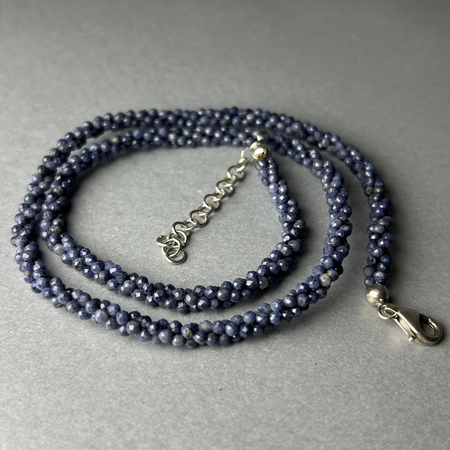 Edelsteinkette aus 925 Silber mit Saphiren