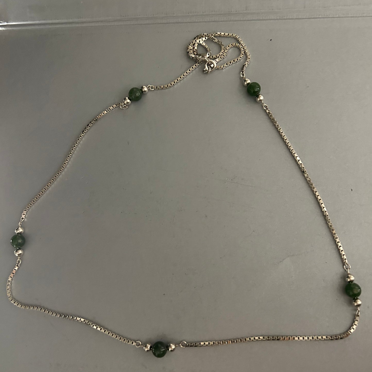 Halskette aus 835 Silber mit Jade