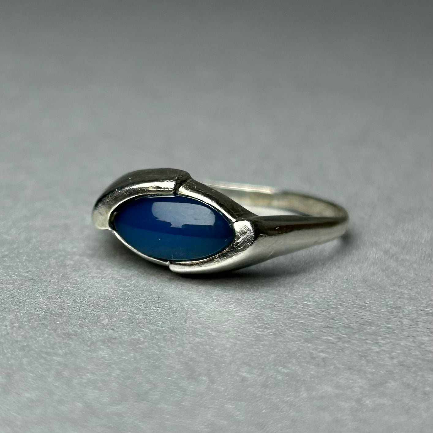 Ring aus 835 Silber mit blauem Achat