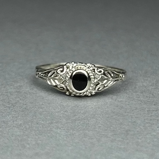 Onyx Ring aus 925 Silber mit floralem Design